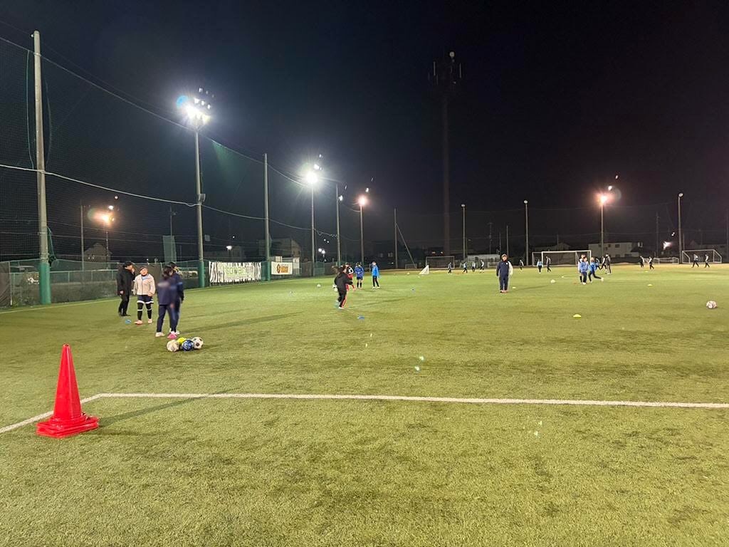 【2026年度新中学1年生(現小学6年生)練習会】

先日(12/6)は来年度の活動に向けて練習会を行いました。16名の選手が参加してくれました。ありがとうございました😊

次回第6回が下記日時での開催が決定しましたのでお知らせします。ぜひご参加ください。

この練習会は来年度新中学1年生になる小学6年生女子選手対象の練習会になります。 申し込みは練習会お申し込みフォームよりお願いします。

 ※ 既に入会願書提出済み & 入会希望のご連絡をされている選手は申込不要です。ご参加ください。

● 日時 1/10 (土) 18:30〜20:00 18:15より受付開始

● 会場 図南サッカーパーク 群馬県前橋市野中町447-1

● 対象 現小学6年生女子選手

● 定員 20名程度を予定しています。

● 参加費 無料

● 持ち物 サッカーができる服装、ボール、すね当て、飲み物

● 申込締切 1/9(金) 23:59迄
※ 悪天候の場合中止となります。

練習会についてのお問い合わせはこちらのDMからかホームページのお問い合わせフォームよりお願いいたします。

以上、スタッフ一同お待ちしております。 よろしくお願いいたします🙇🙇🙇

#女子サッカー #群馬 #前橋 #ジュニアユース #サッカー女子募集中 #図南scフィオーレプーラ #図南scフィオーレ #図南サッカークラブ