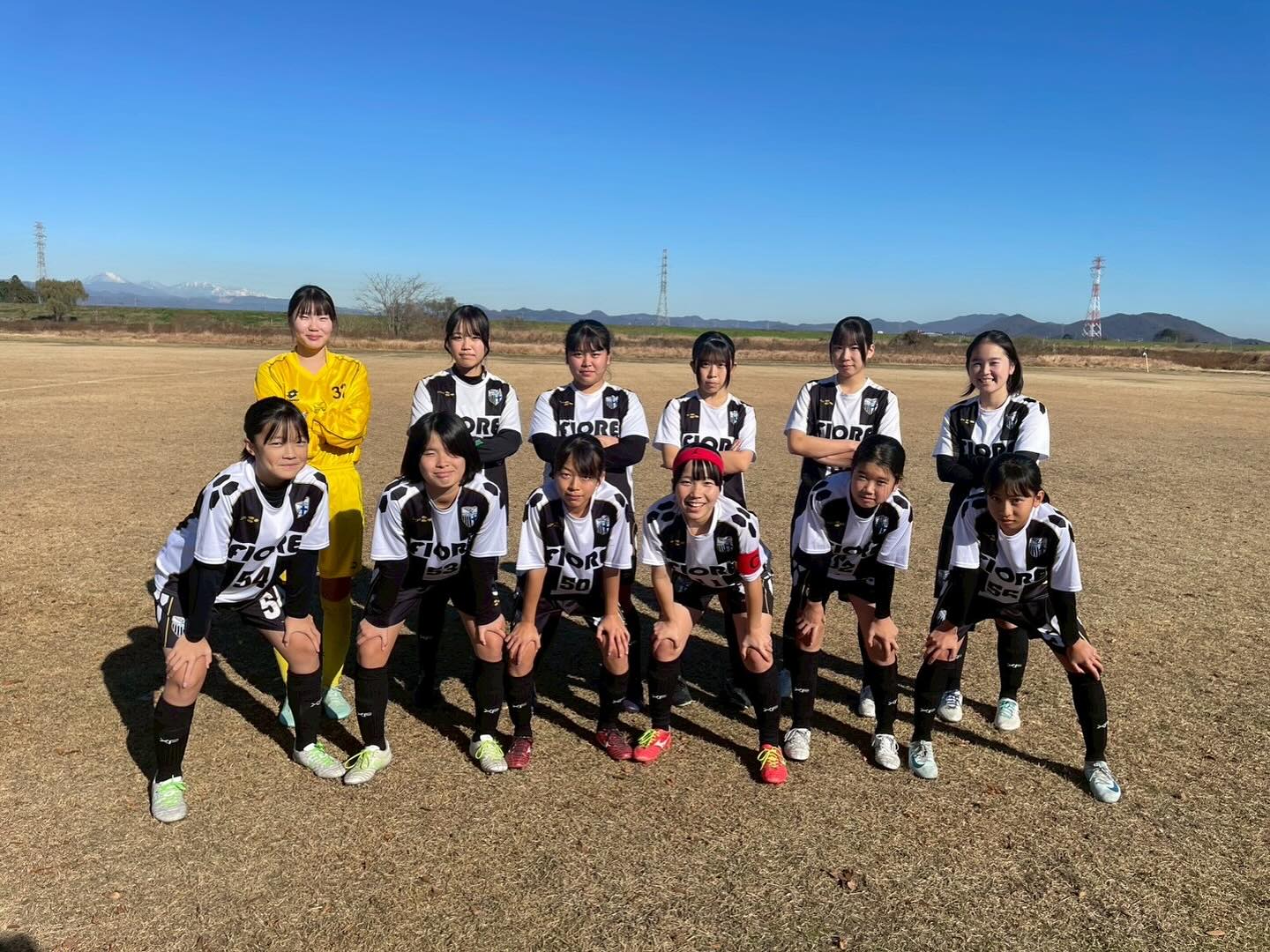 【XF群馬県U-18女子リーグ2部 後期最終節】※ 他チーム様掲載許可済

先日は渡瀬スポーツ広場にてXF群馬県U-18女子リーグ2部に合同チームで参加させていただきました。

一緒に試合をしたフィオーレの高校生、関東学園大学付属高校さん、対戦していただいた渋女館女合同チームの皆さん、試合の機会をありがとうございました。

また、送迎、応援等サポートしていただいた保護者の皆様、ありがとうございました。 引き続きよろしくお願いいたします。

今節で今年のU-18リーグは終了となりました。 人数不足の為試合がなかなかできない中、選手たちに貴重な機会をいただきました。 大会運営、関わってくださった皆様に感謝します。

1年間ありがとうございました🙇

#女子サッカー #群馬 #前橋 #ジュニアユース #サッカー女子募集中 #図南scフィオーレプーラ #図南scフィオーレ #図南サッカークラブ #xf群馬県u18女子サッカーリーグ