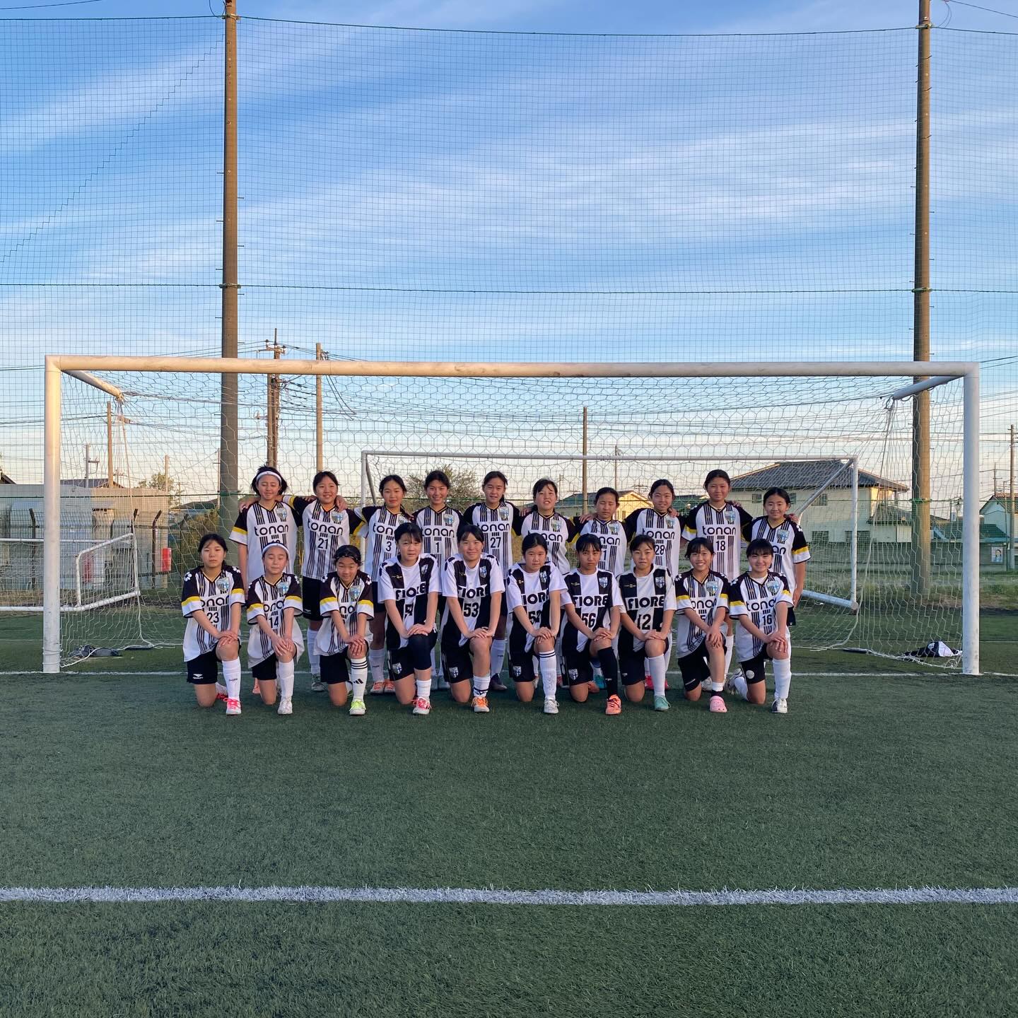 【4/12(日)トレーニングマッチ@図南サッカーパーク】
本日は今年度初トレーニングマッチでした⚽️
沢山点を取られてしまいましたがよいプレーも沢山ありました。トレーニングしてよりよいゲームが出来るよう積み重ねていこう💪
対戦していただいたエストレーラ境FCメニーナさん、ありがとうございました😊
応援・サポートしていただいた保護者の皆様もありがとうございました!
引き続きよろしくお願いいたします🙇
#群馬 #前橋 #サッカー女子募集中 #図南scフィオーレプーラ #図南scフィオーレ
